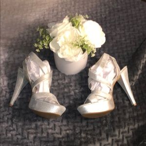 NWOB Dazzling silver Nine West Krystenr high heels